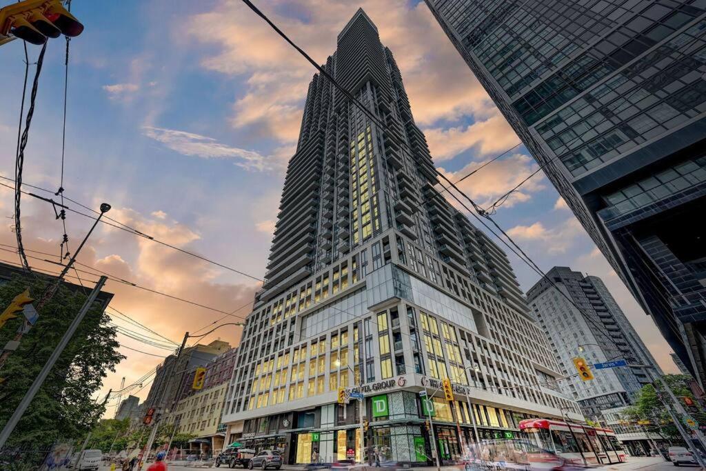 Elegant Condo Near Eaton Centre Mall Toronto Bagian luar foto