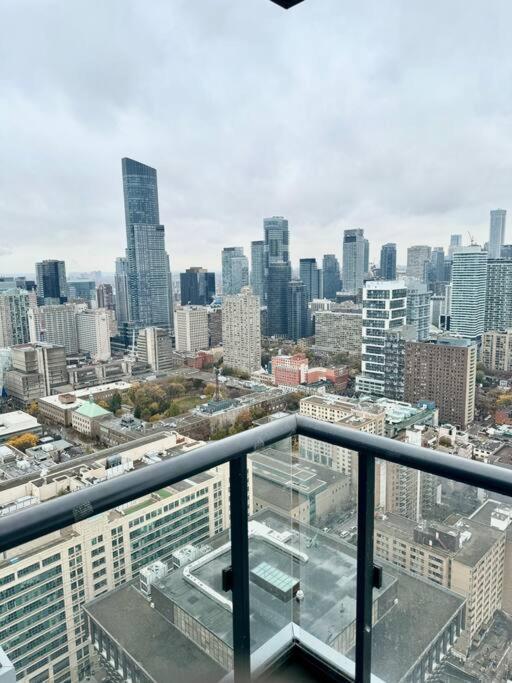 Elegant Condo Near Eaton Centre Mall Toronto Bagian luar foto